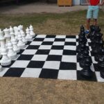 Schachfeld mit XXL-Figuren