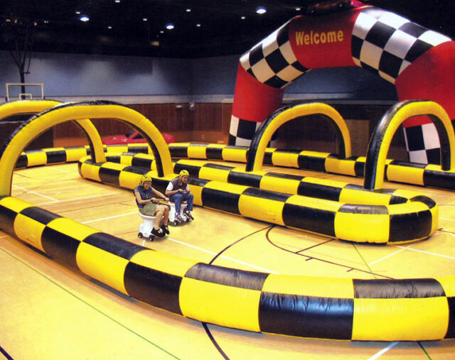 Formel 1 Fahrbahn mit 2 Toilet Racer
