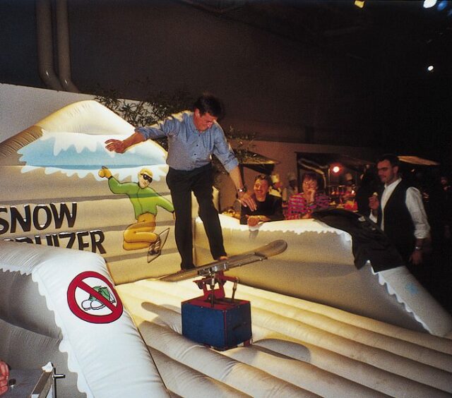 Snowboardsimulator mit aufblasbarem Luftkissen