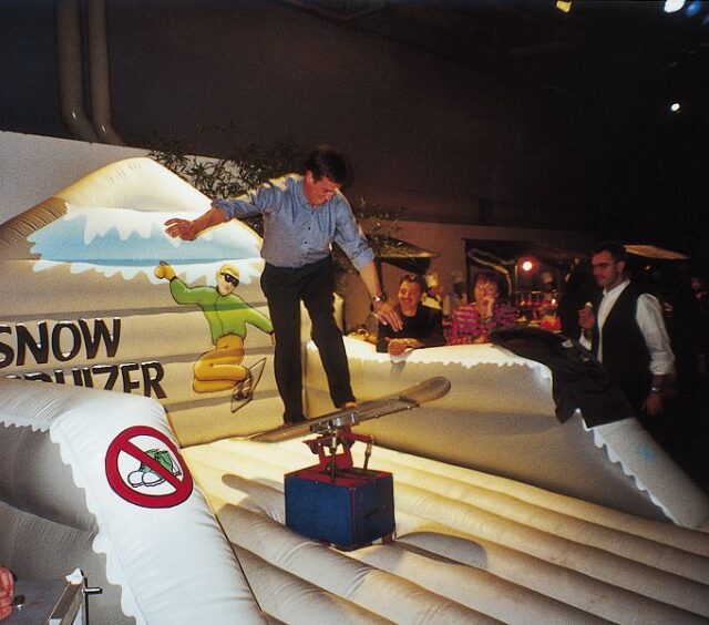 Snowboardsimulator mit aufblasbarem Luftkissen Verleih