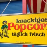 Marktwagen/-stand mit Popcornmaschine